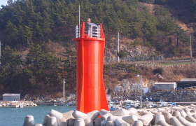 작금항방파제등대